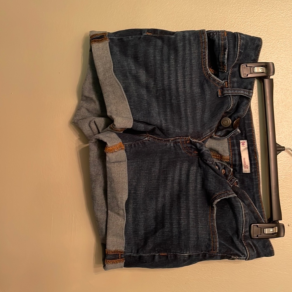 SO low rise favorite midi shorts size 7